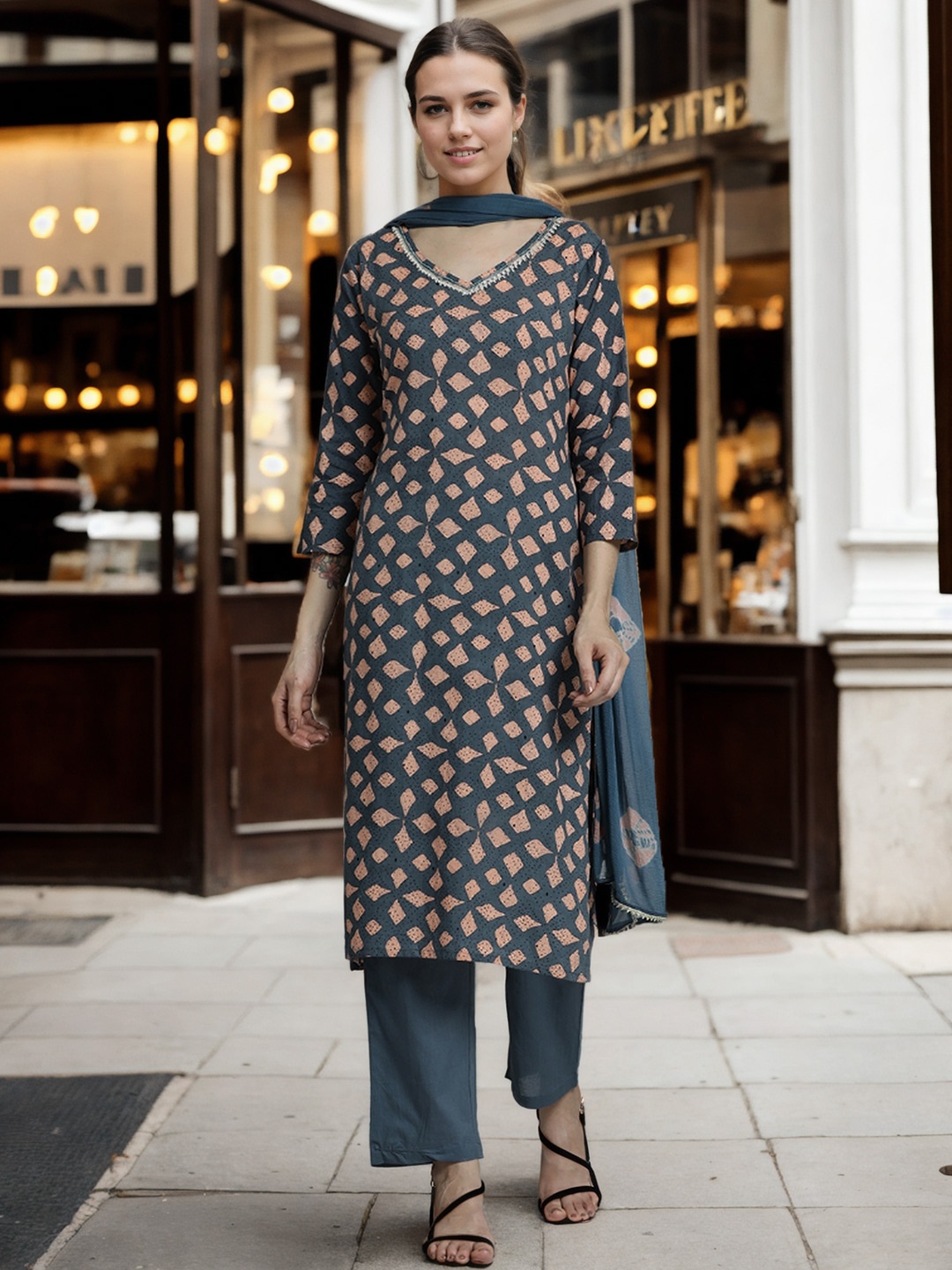 

Jaipur Kurti Floral Printed Kurta Set With Tie-Dye Dupatta, Grey