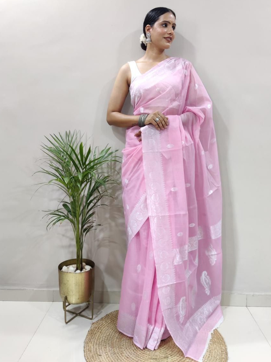 

QENY Women Woven Design Banarasi Saree, Pink