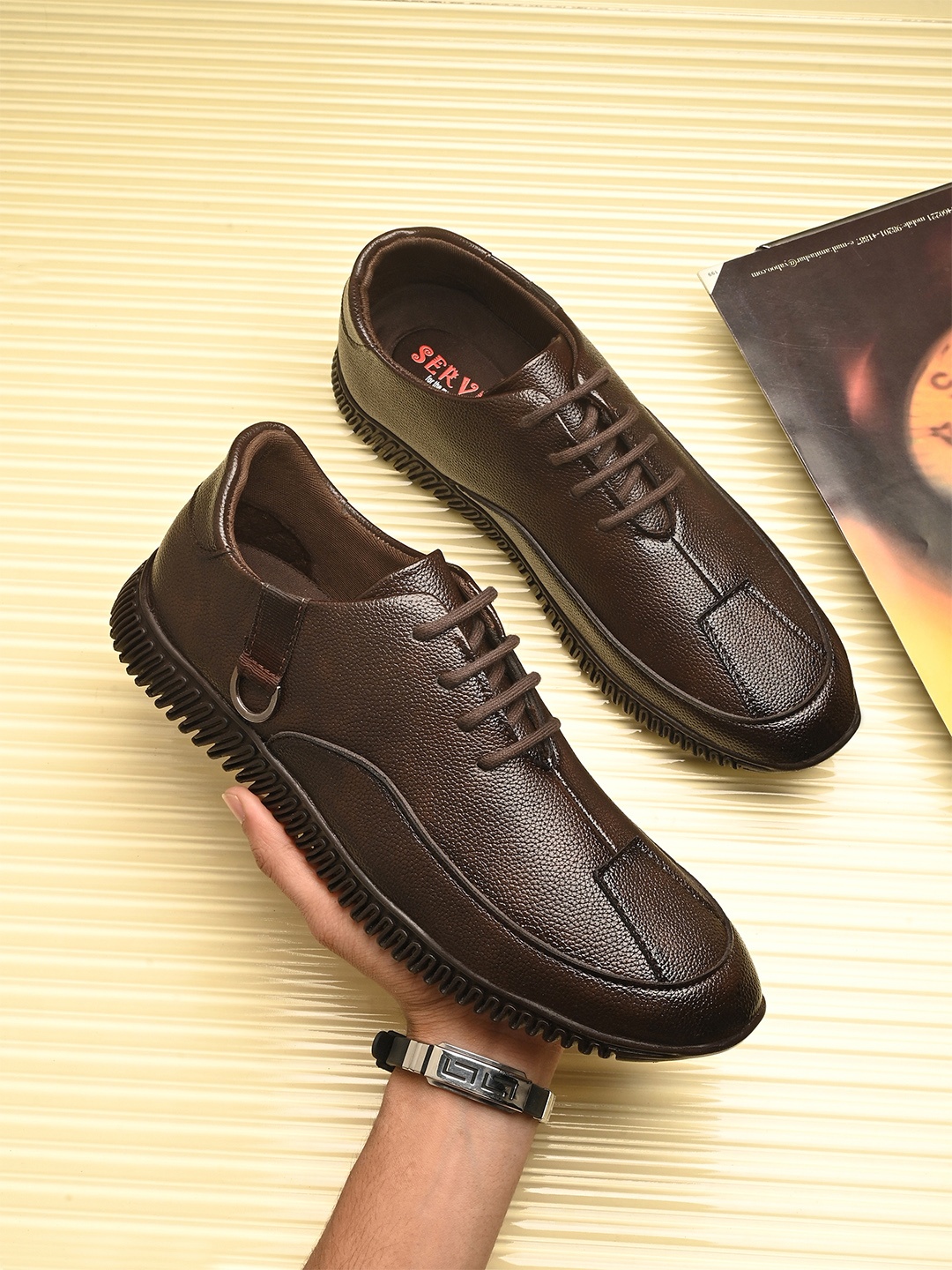 

SERVER Men Solid Sneakers, Brown