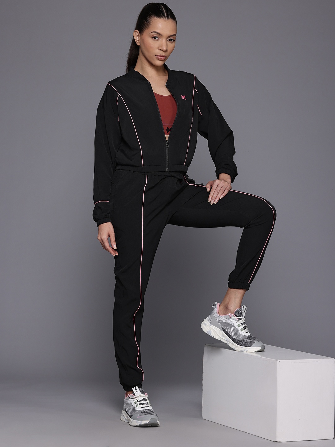 

HRX by Hrithik Roshan Women Lifestyle Tracksuit, Black