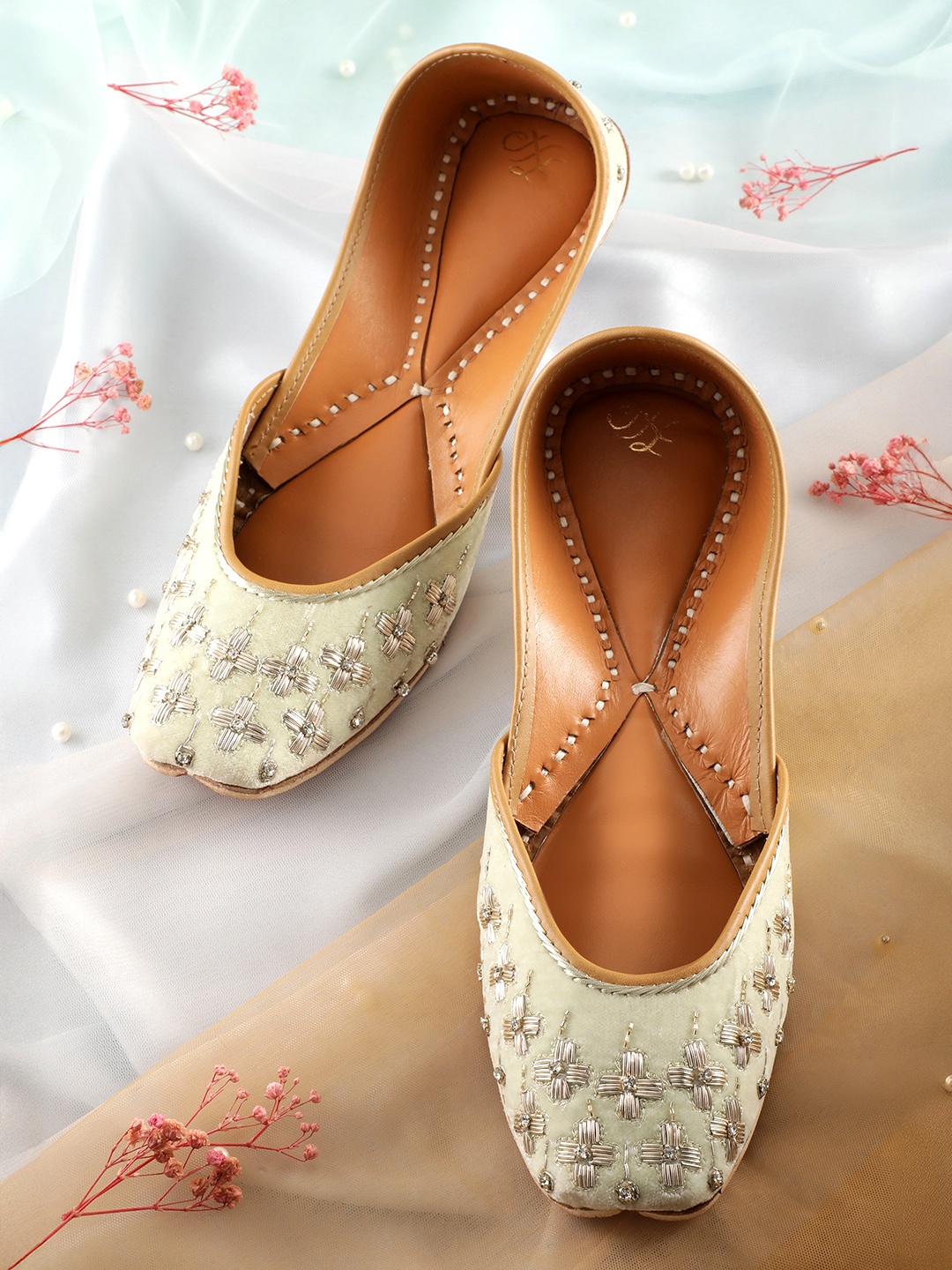 

House of Pataudi Embellished Ethnic Mojaris, White