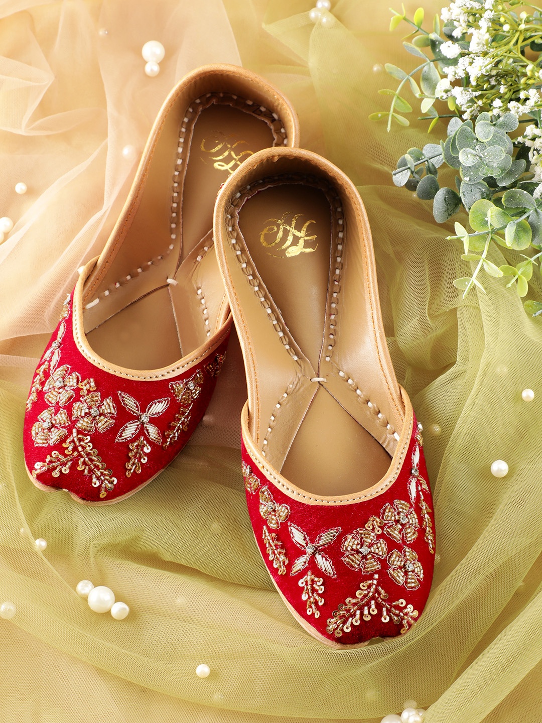

House of Pataudi Women Embellished Ethnic Mojaris Flats, Pink