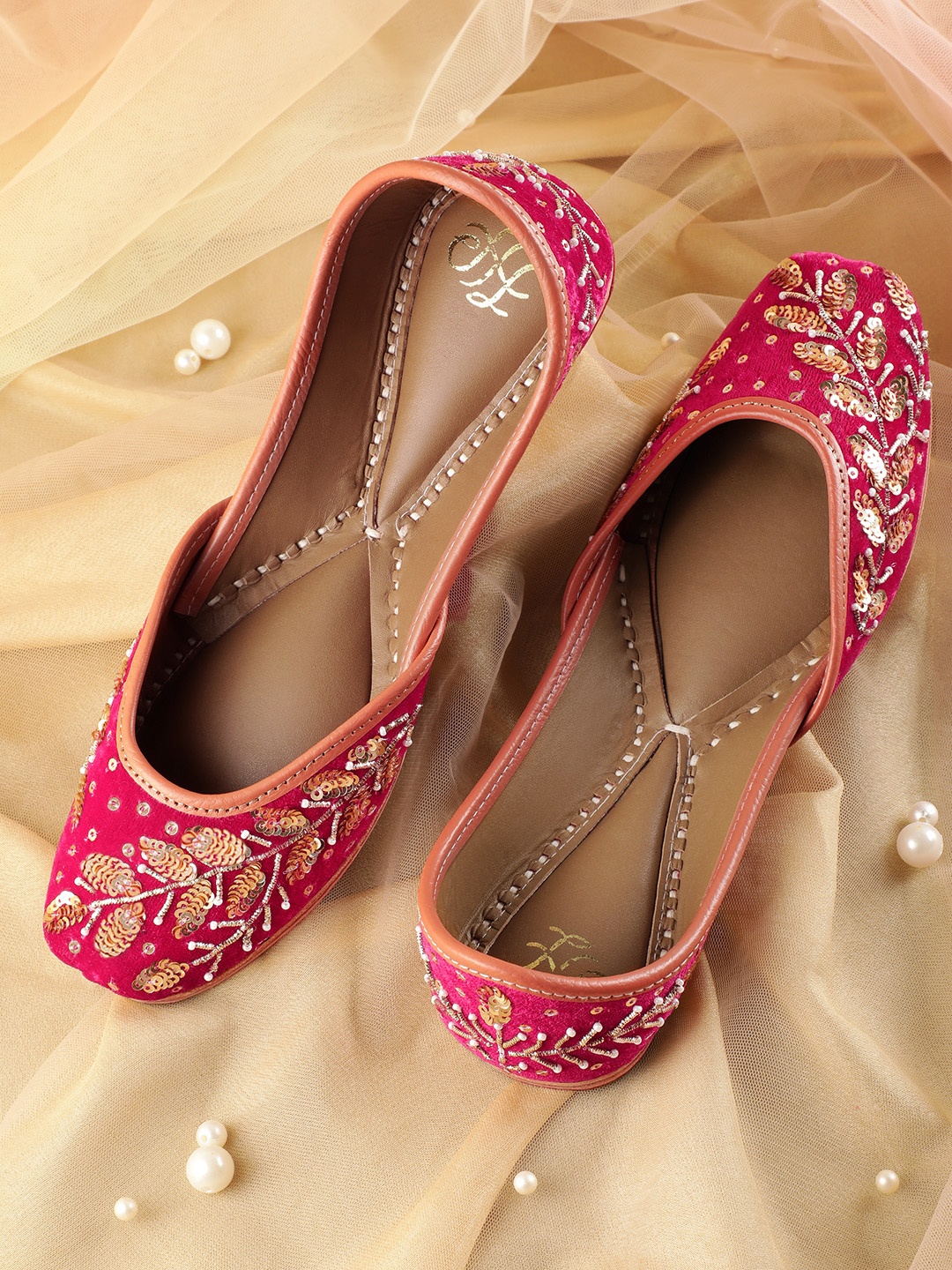 

House of Pataudi Women Embellished Ethnic Mojaris, Pink