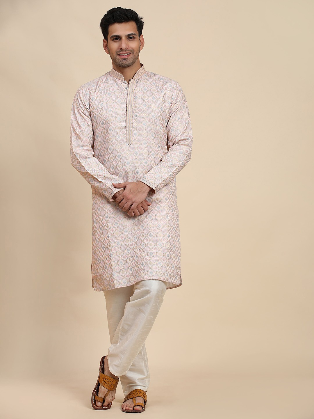 

Rawayi Geometric Woven Design Mandarin Collar Jacquard Kurta, Pink
