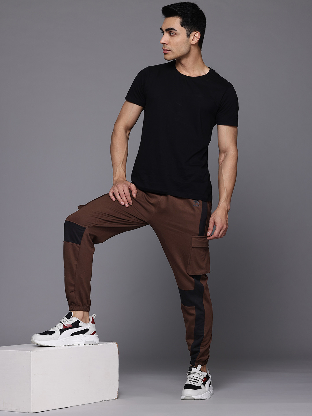 

HRX by Hrithik Roshan Men Colourblocked Mid-Rise Cargo Style Lifestyle Joggers, Brown