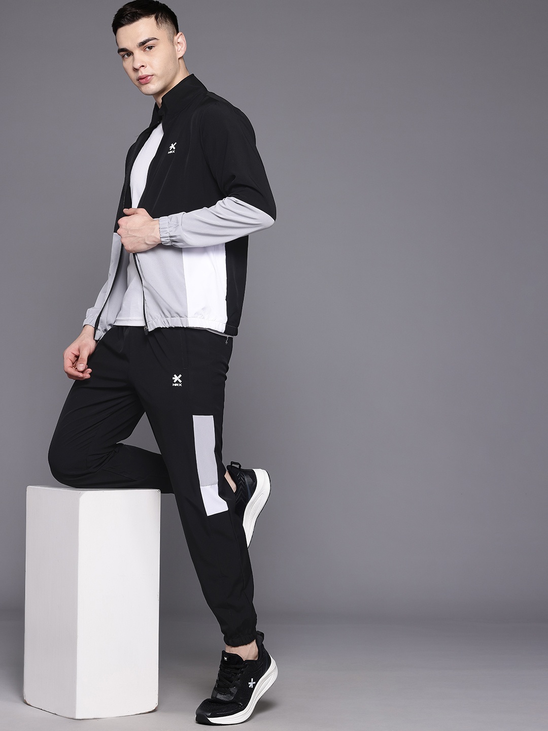 

HRX by Hrithik Roshan Men Rapid-Dry Colourblocked Lifestyle Tracksuit, Black