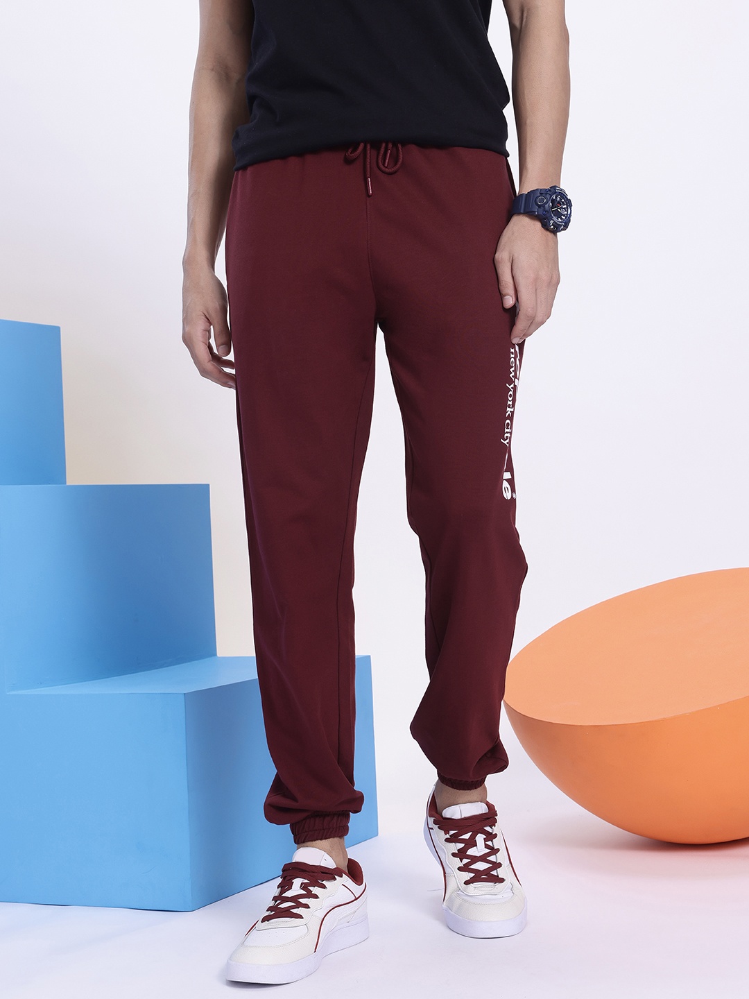 

Aeropostale Men Typography Print Joggers, Burgundy