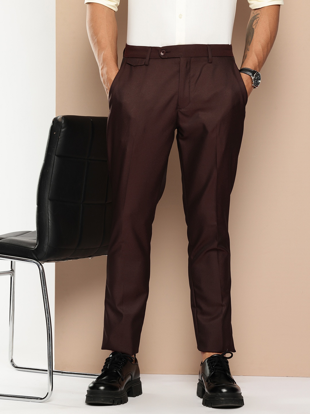 

encore by INVICTUS Men Textured Trousers, Maroon