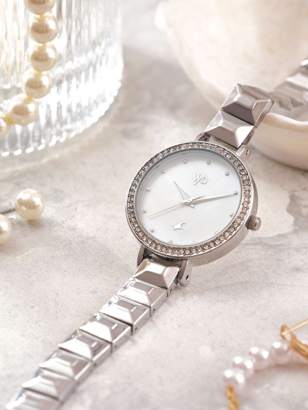 

Fastrack Women Vyb Enigma Dial & Bracelet Style Straps Analogue Watch FV60050SM01W, Silver