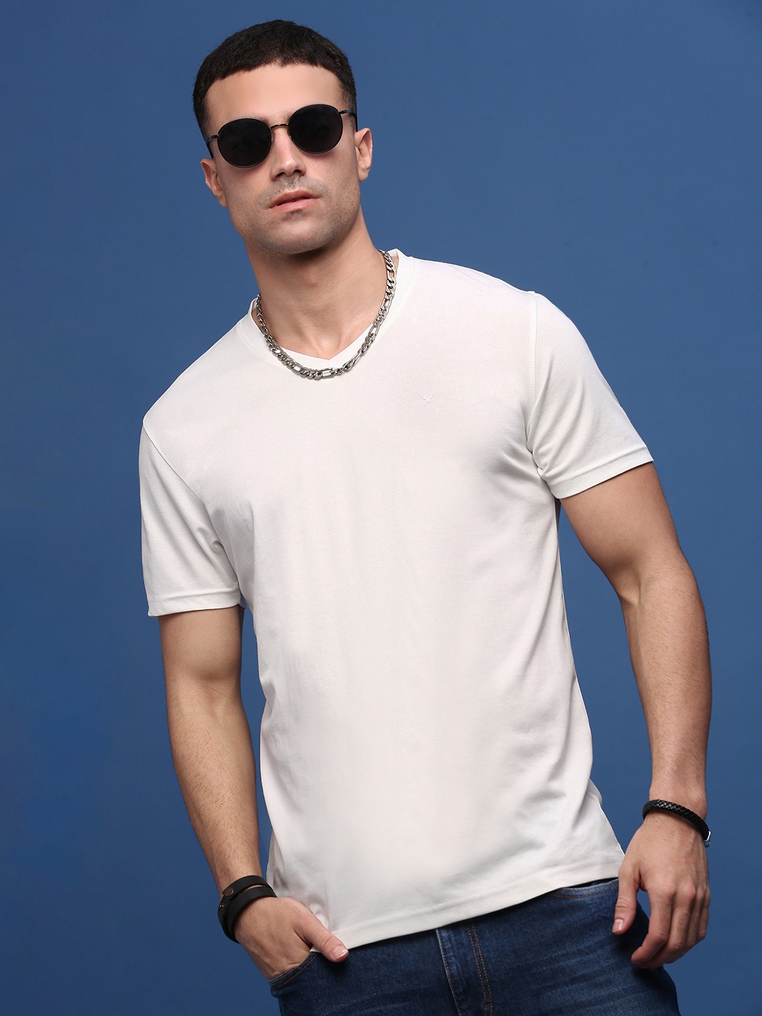 

SHOWOFF Men Solid V-Neck Cotton Slim Fit T-shirt, White