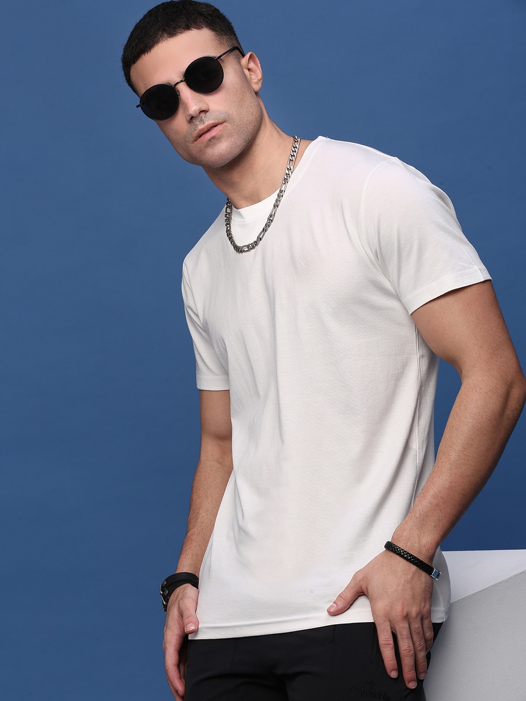 

SHOWOFF Men Solid Round Neck Cotton Slim Fit T-Shirt, White