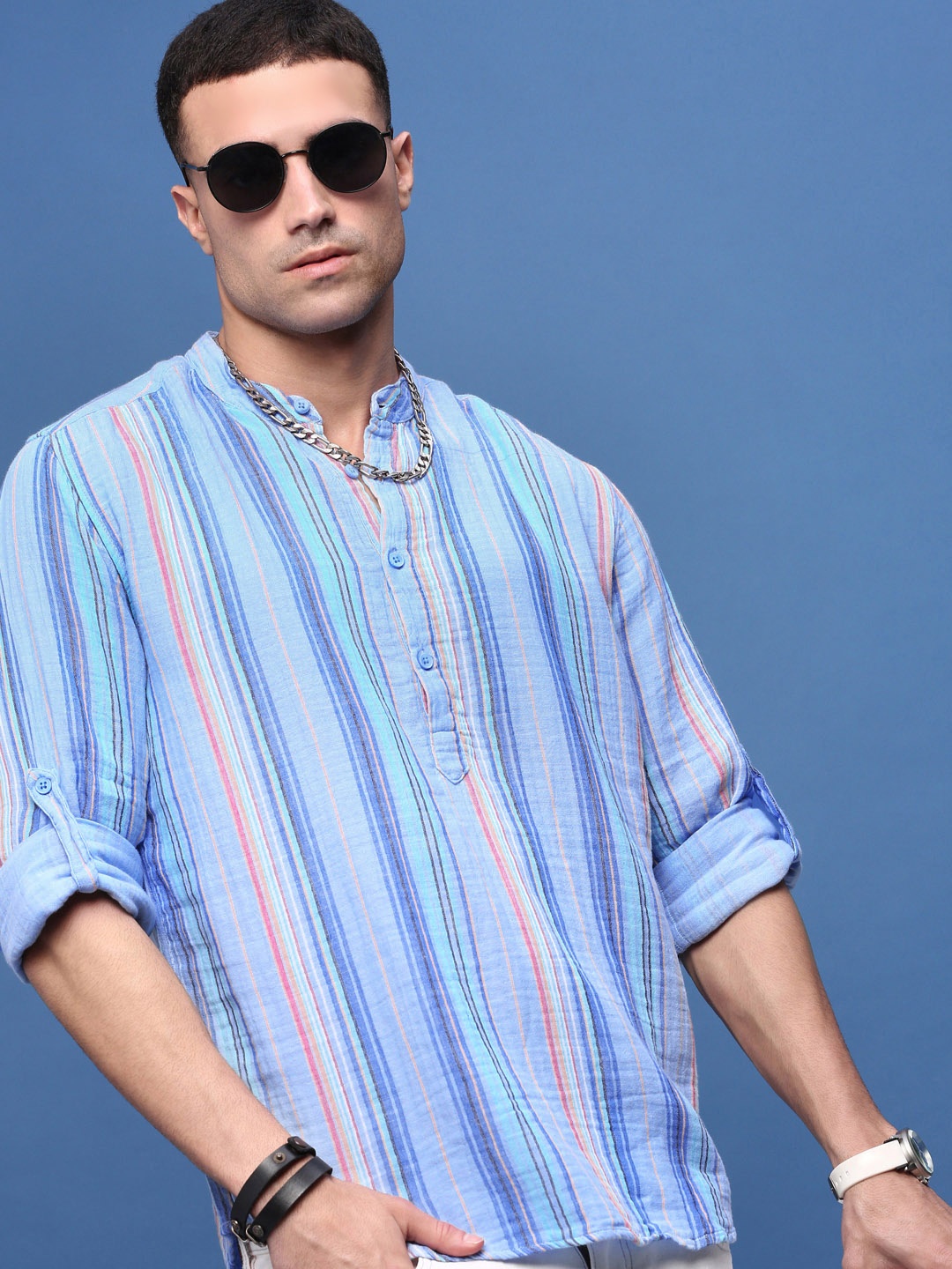 

SHOWOFF Striped Mandarin Collar Roll Up Sleeves Straight Kurta, Blue