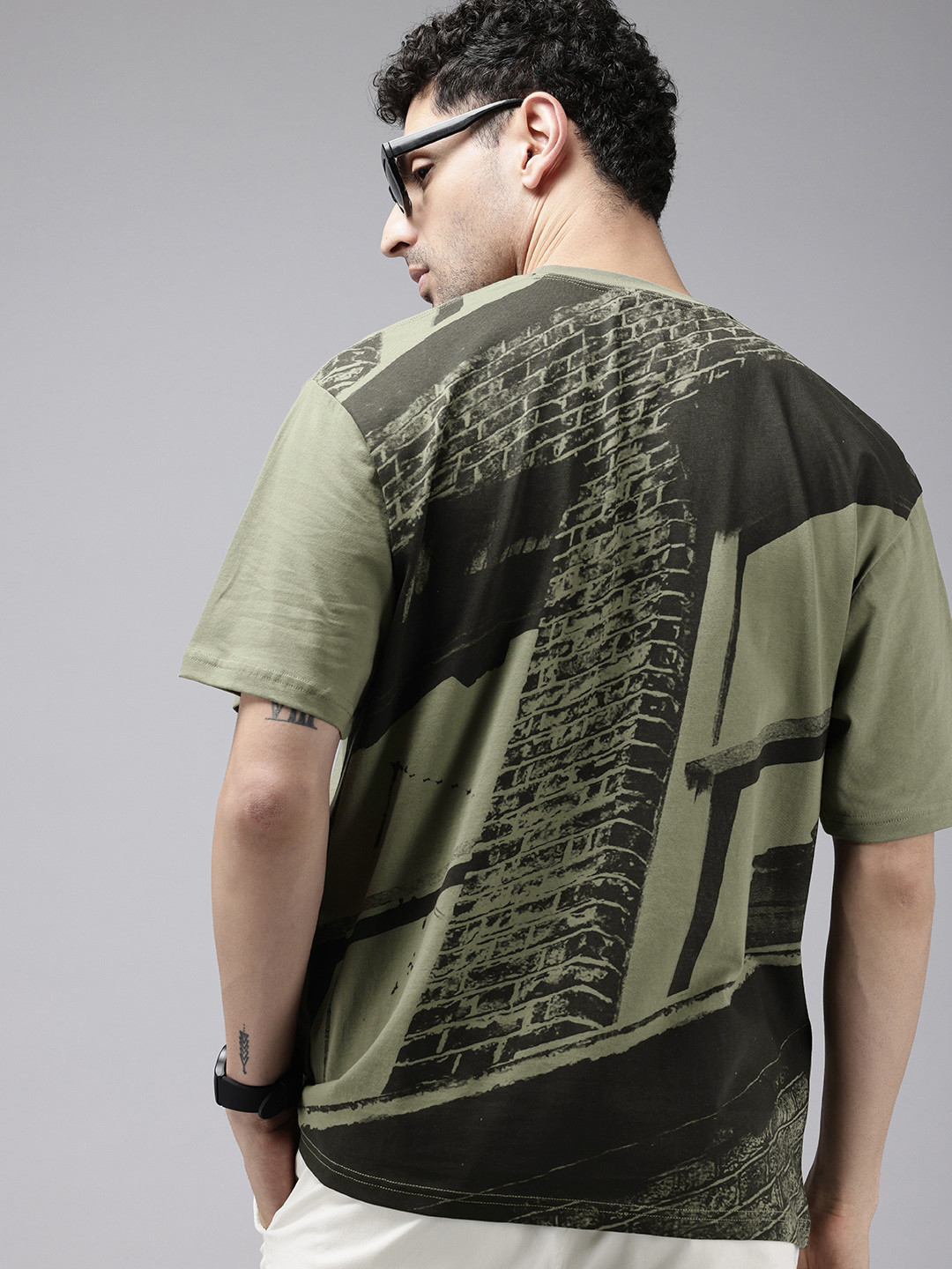 

Pepe Jeans Printed Drop-Shoulder Sleeves Oversized Pure Cotton T-shirt, Olive