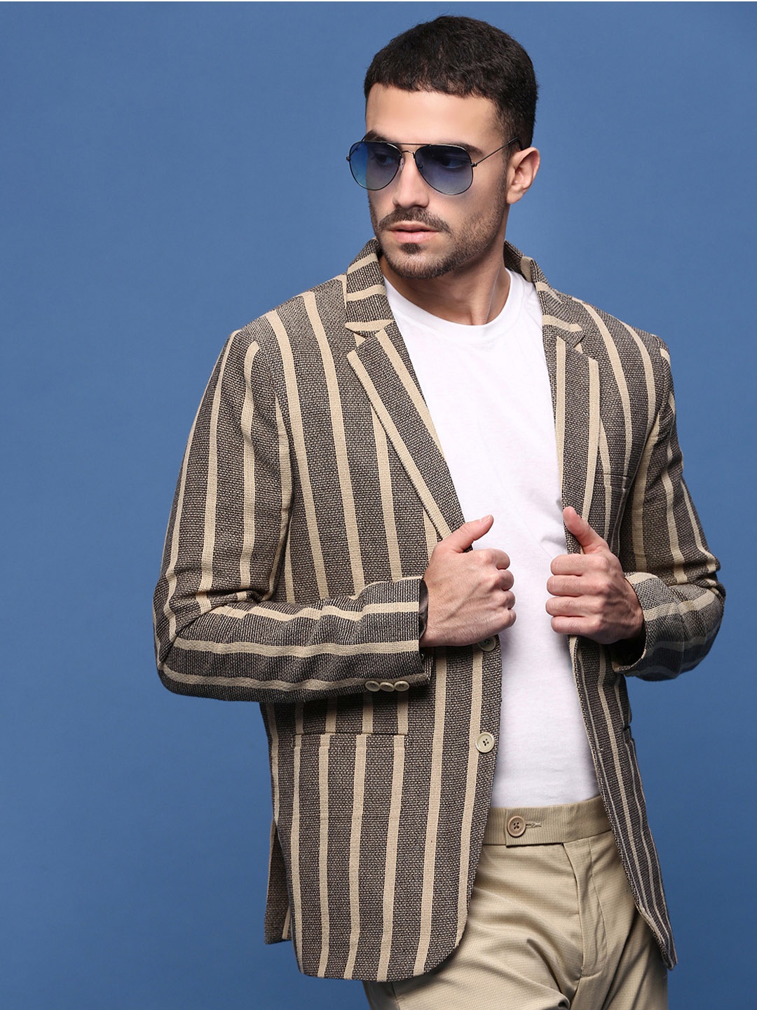 

SHOWOFF Slim Fit Single-Breasted Striped Notched Lapel Cotton Blazers, Beige