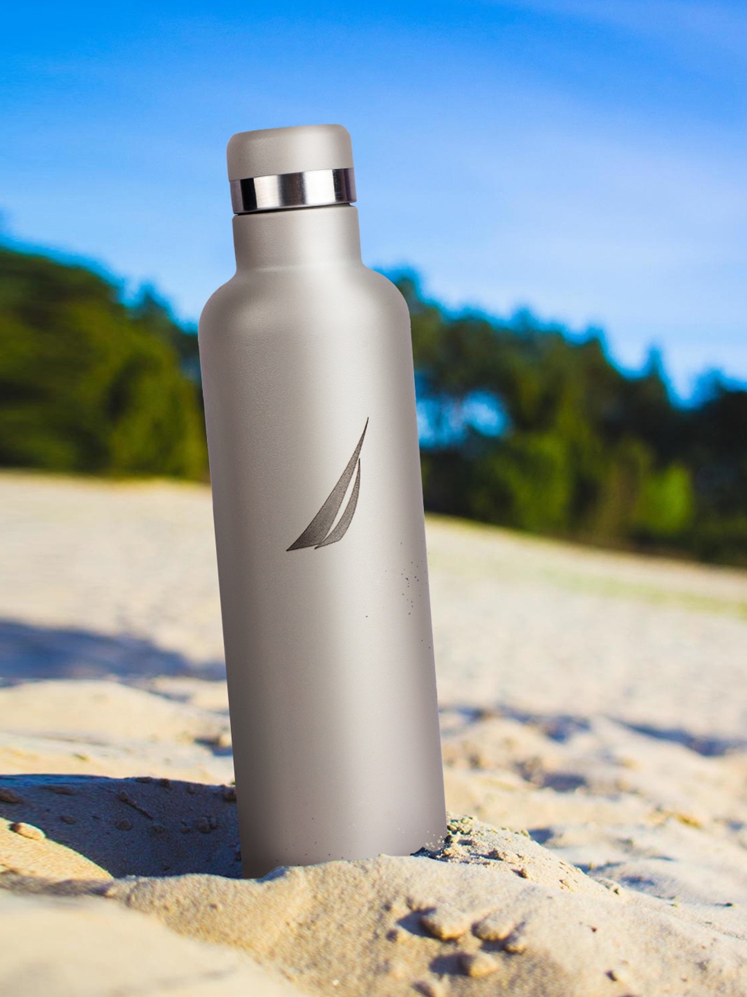 

Nautica Off White & Black Printed Stainless Steel Smart Vacuum Water Bottle-750ML