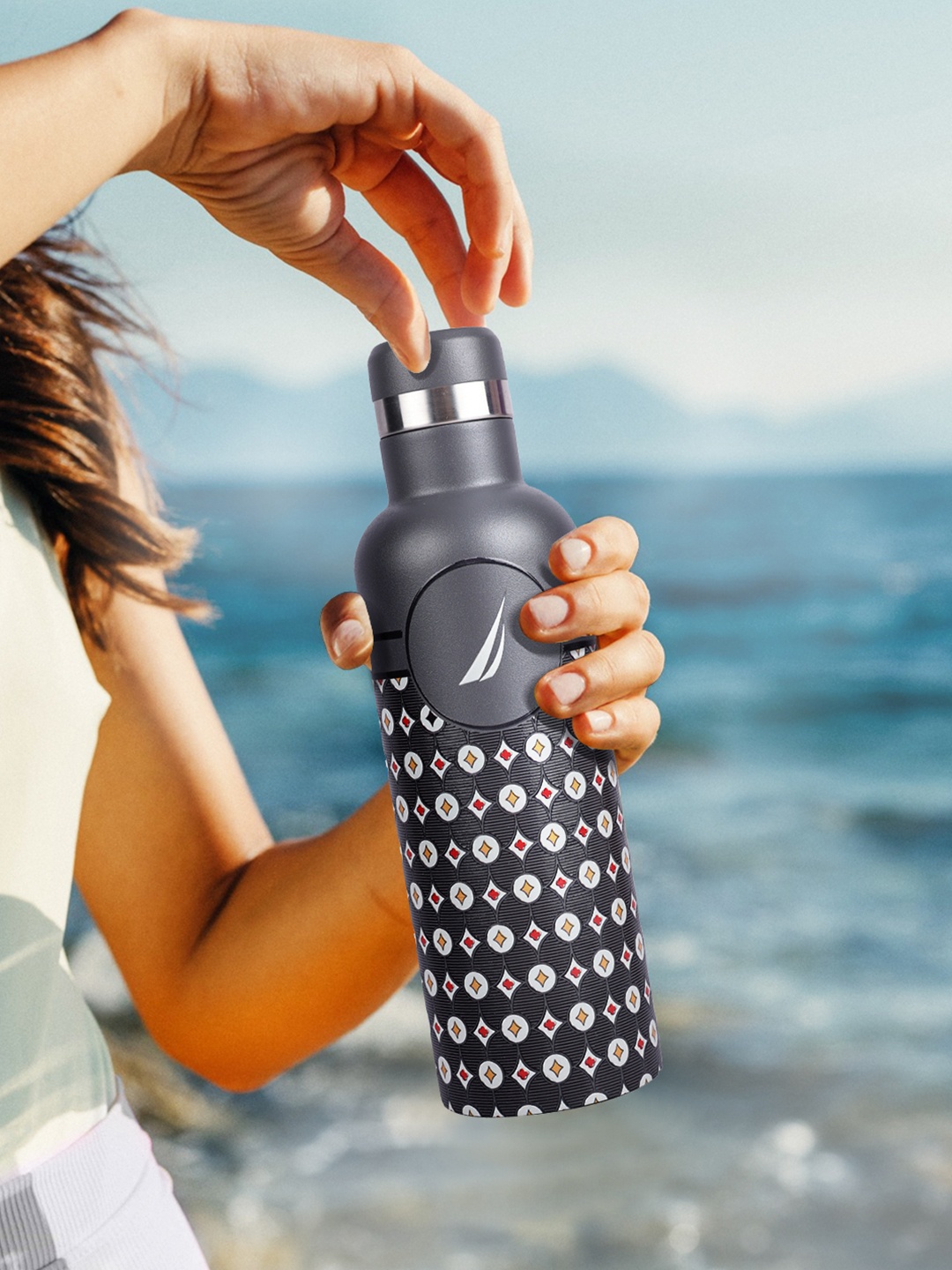 

Nautica Grey Stainless Steel Smart Vacuum Flask Water Bottle 500 ml