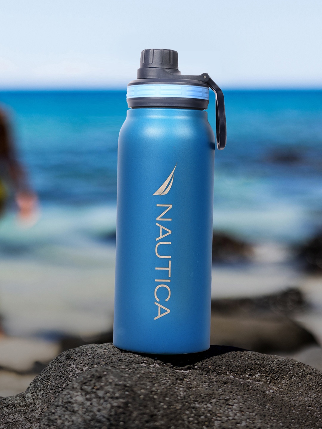 

NauticaBlue & Black Stainless Steel Smart Vacuum Water Bottle 750 ml, Blue