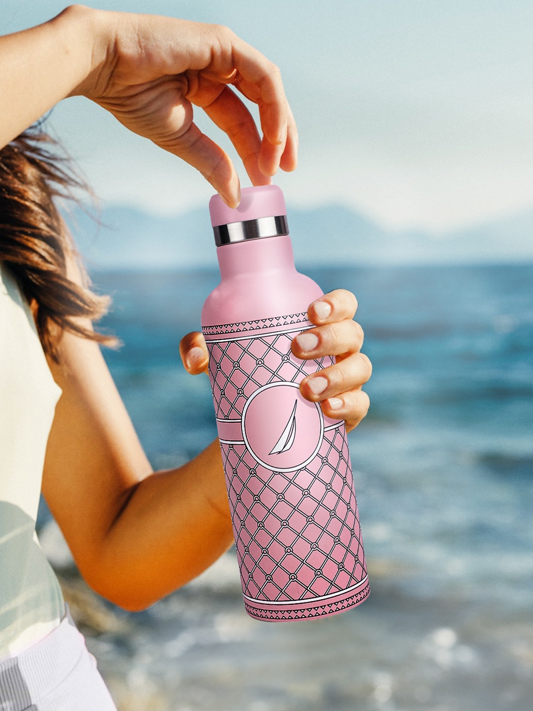 

Nautica Yacht Pink & White Stainless Steel Printed Smart Vacuum Water Bottle 500 ML
