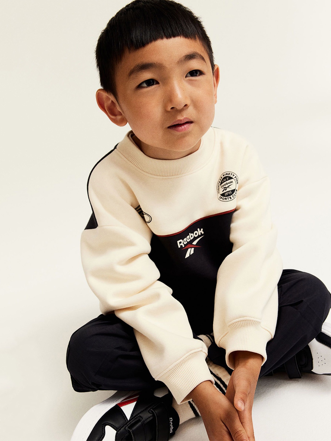 

H&M Boys Block-Coloured Sweatshirt, Black
