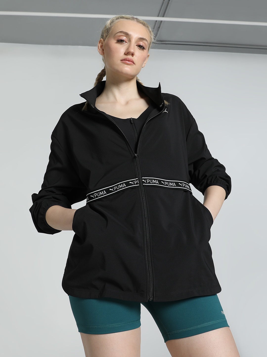 

Puma Woven Elastic Relaxed Fit DryCell Lightweight Longline Training Sporty Jacket, Black
