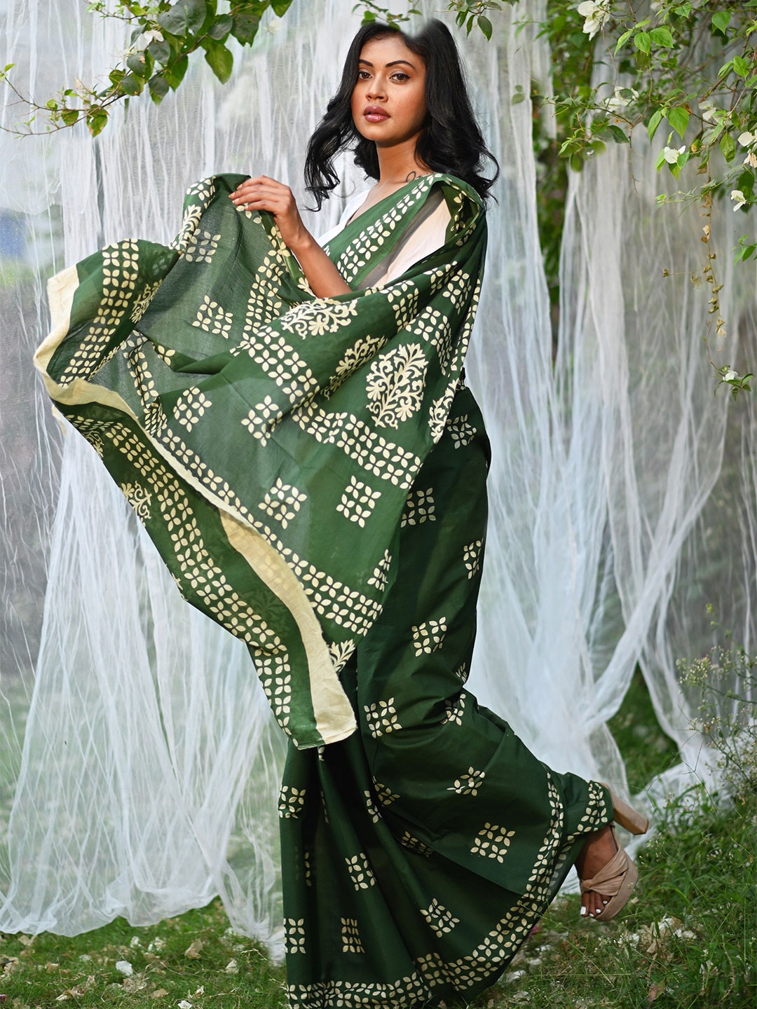 

Unnati Silks Ethnic Motifs Pure Cotton Handloom Block Print Saree, Green