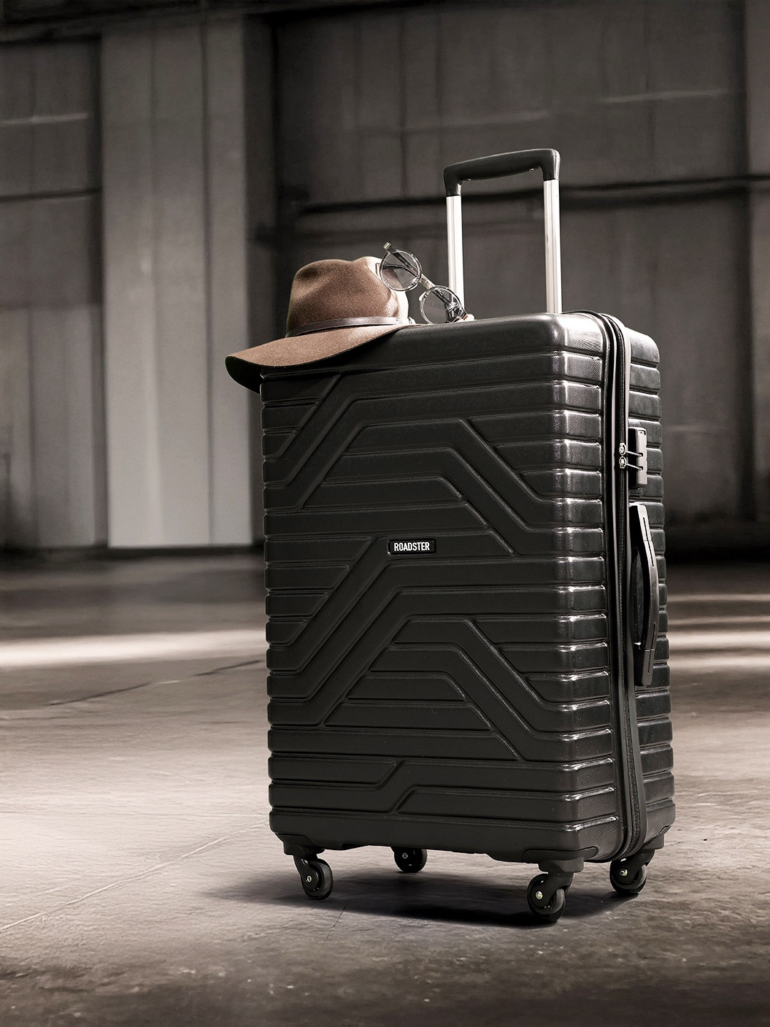 

Roadster Unisex NEXO Large Trolley Suitcase, Black