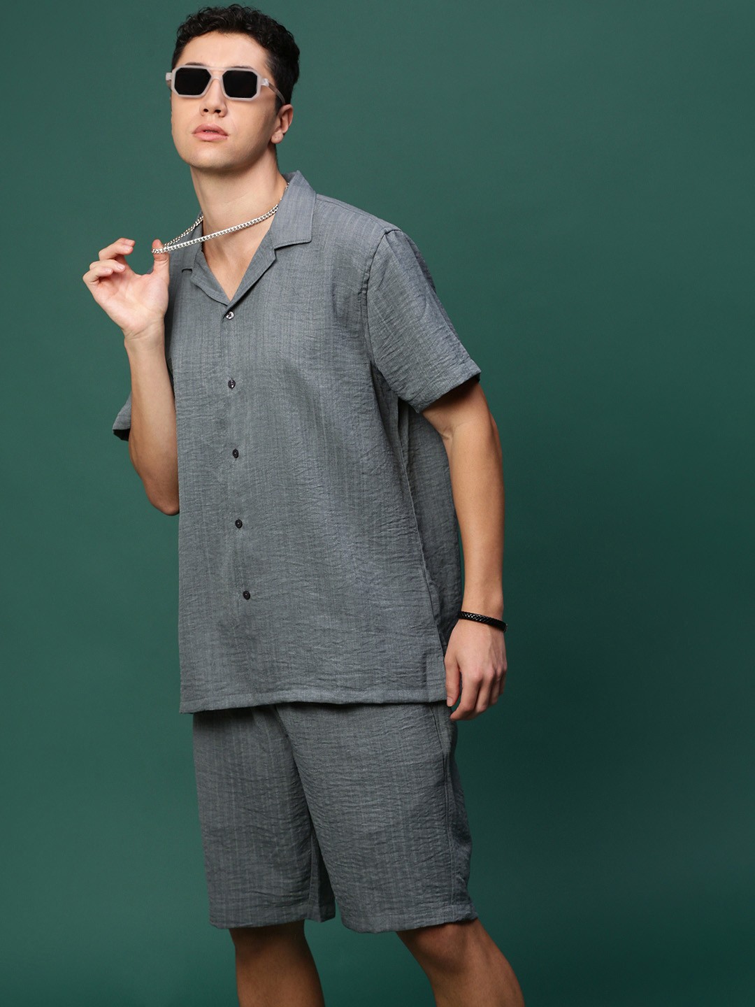

SHOWOFF Self Design Cuban Collar Shirt With Shorts, Grey