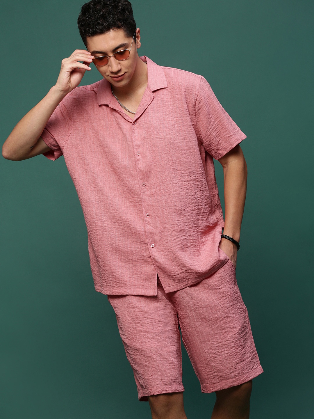 

SHOWOFF Self Design Cuban Collar Shirt With Shorts, Pink