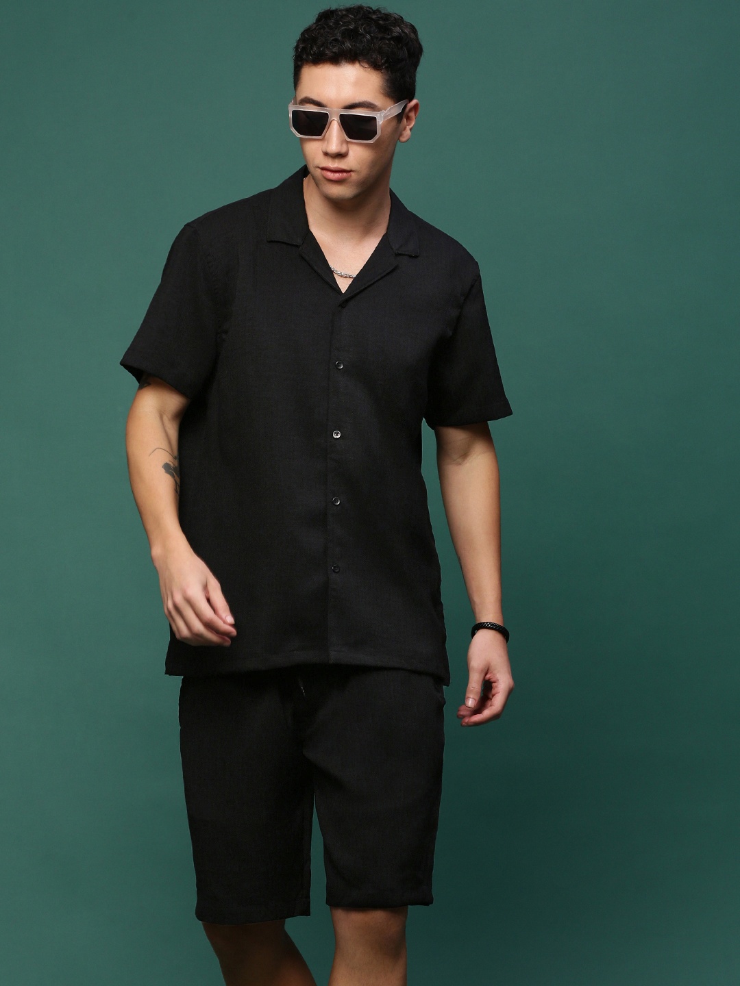 

SHOWOFF Cuban Collar Shirt With Shorts, Black