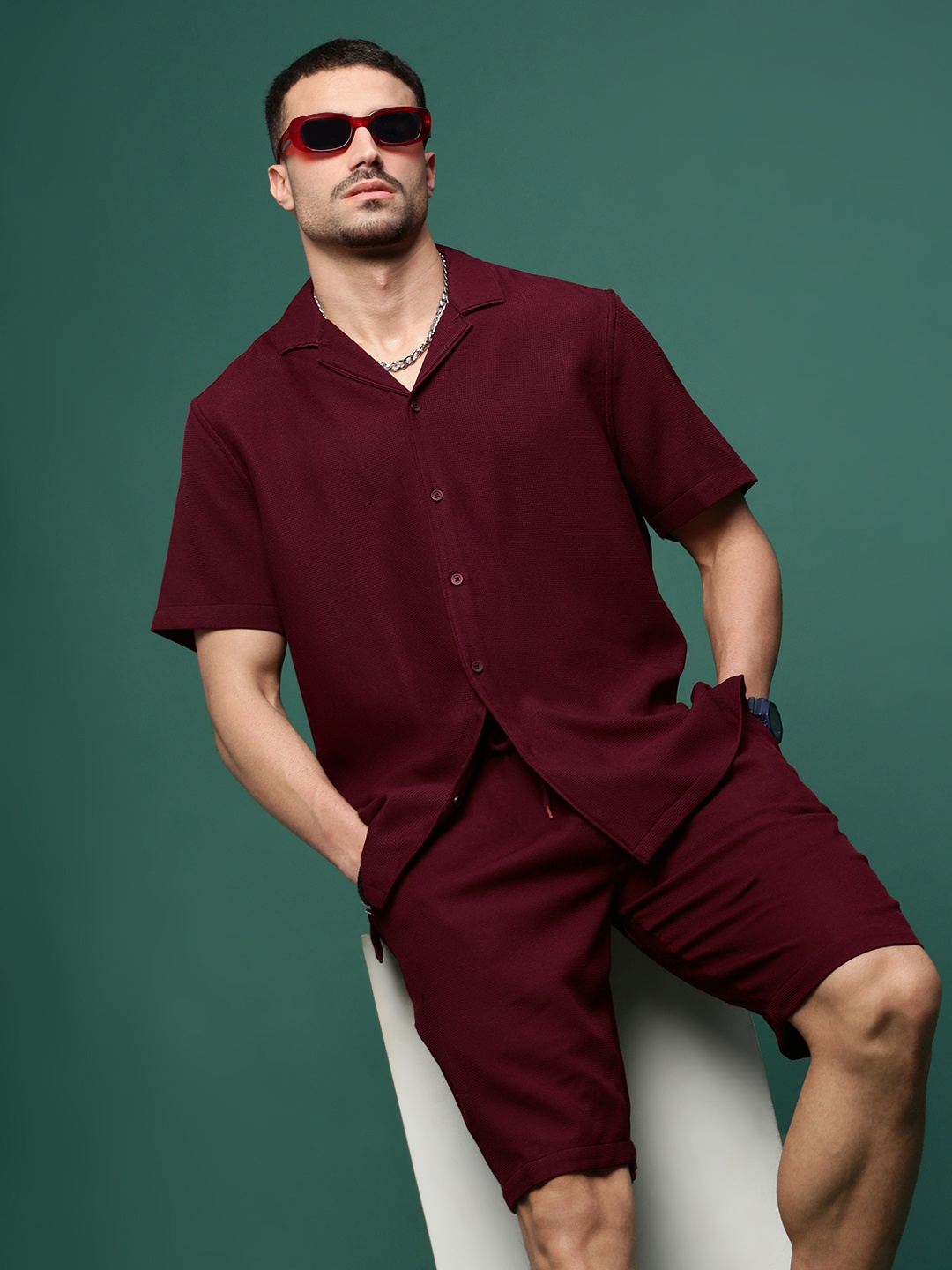 

SHOWOFF Cuban Collar Shirt With Shorts, Maroon