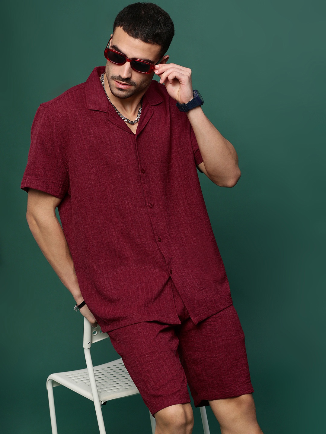 

SHOWOFF Self Design Cuban Collar Shirt With Shorts, Maroon