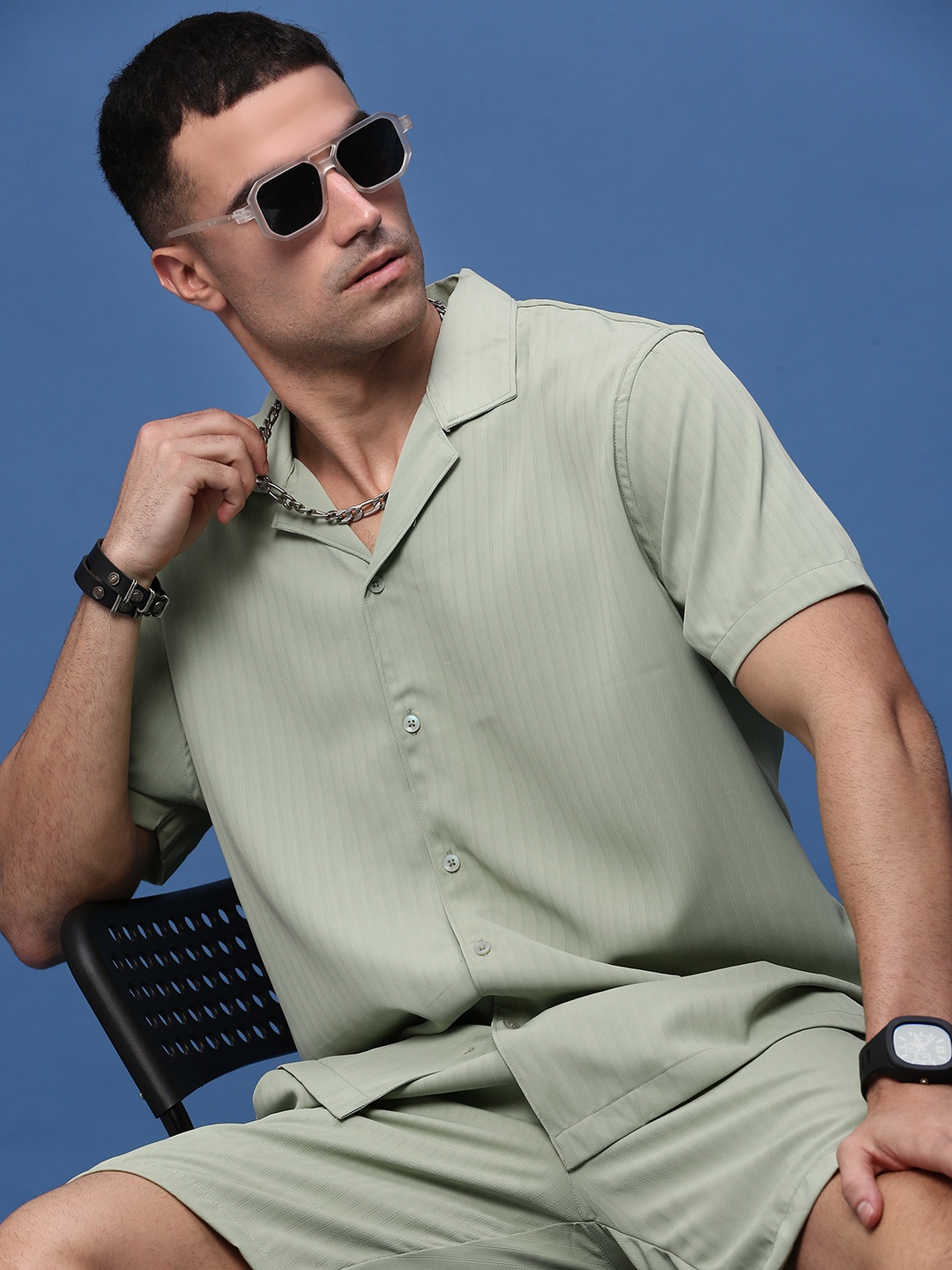 

SHOWOFF Self Design Cuban Collar Shirt With Shorts, Green