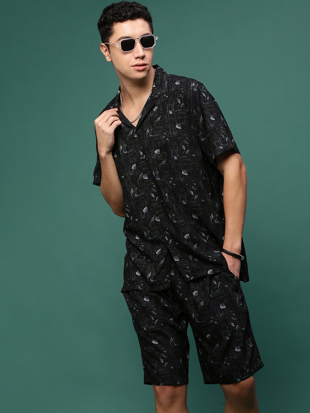 

SHOWOFF Printed Cuban Collar Shirt & Shorts, Black
