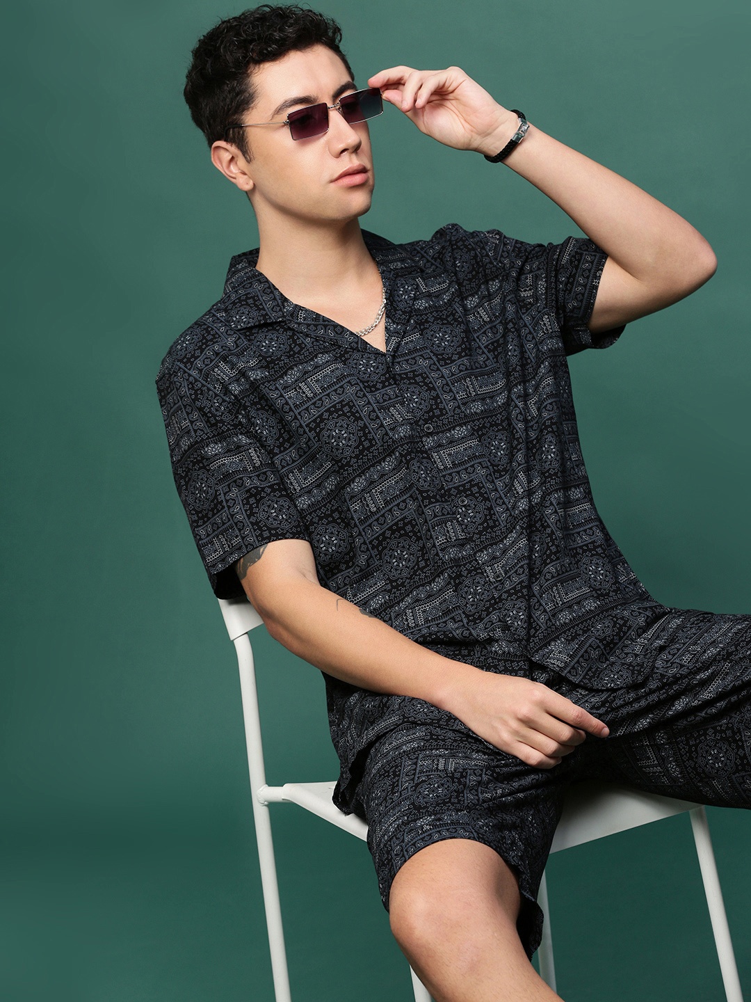 

SHOWOFF Printed Cuban Collar Shirt & Shorts, Black