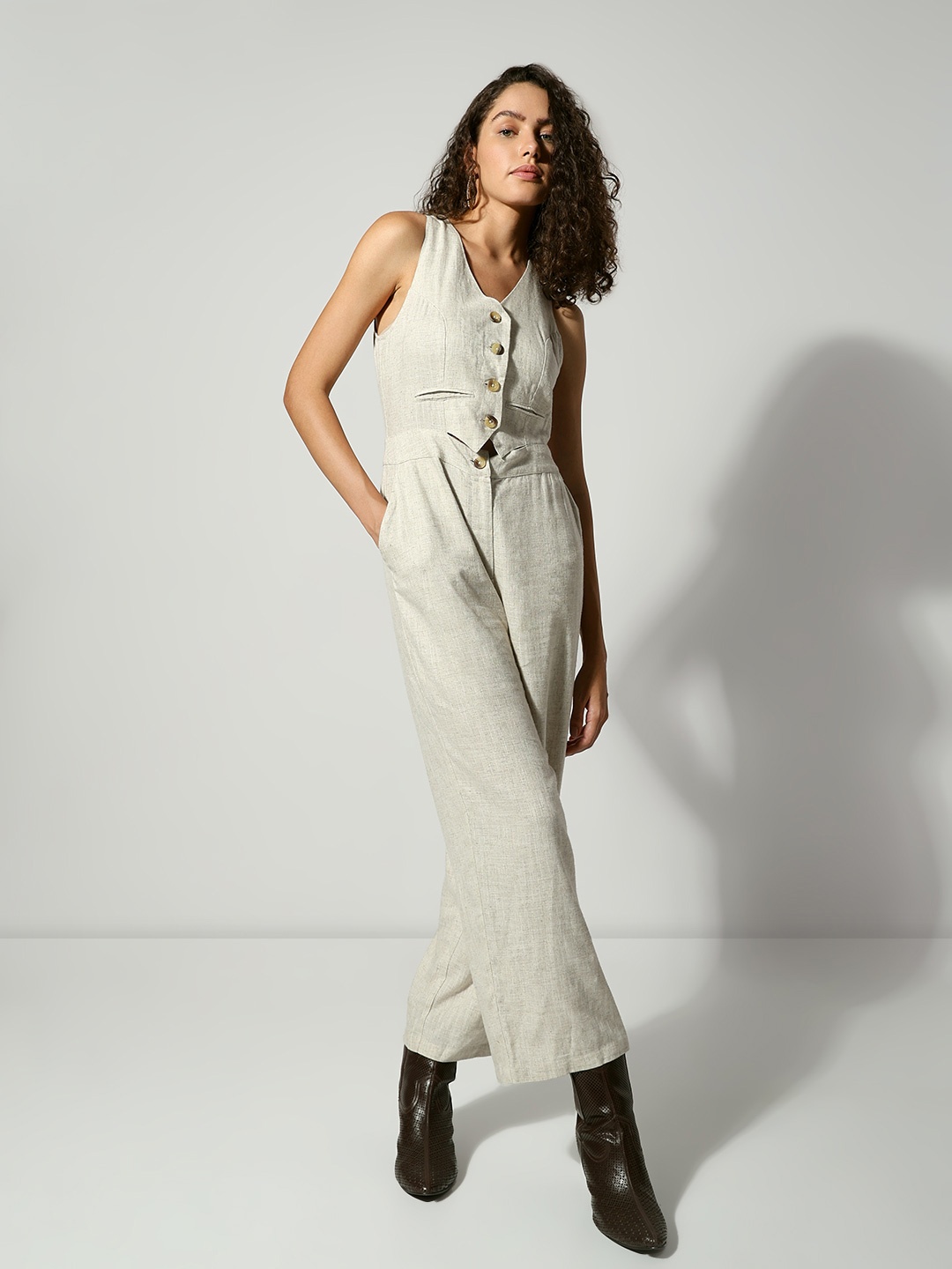 

Vero Moda Sleeveless Solid Culotte Jumpsuit, Off white