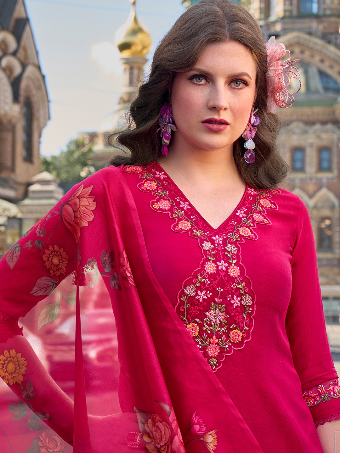 

MOJILAA Women Floral Embroidered Regular Beads and Stones Kurta with Trousers, Pink