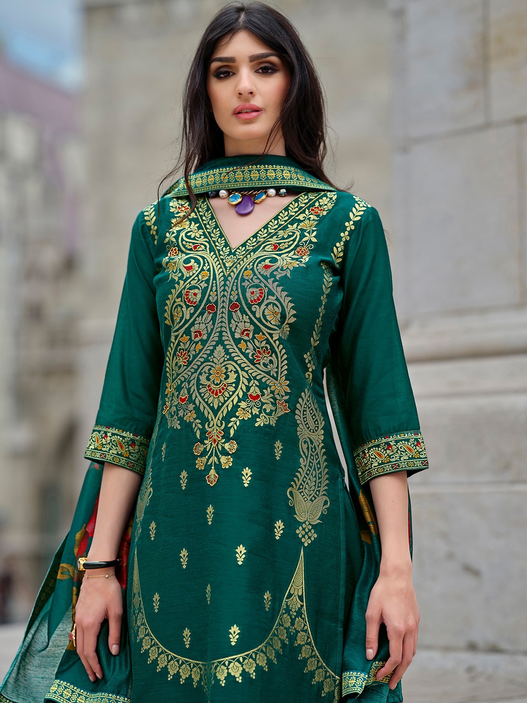 

MOJILAA Women Paisley Regular Beads and Stones Chanderi Silk Kurta with Trousers, Green