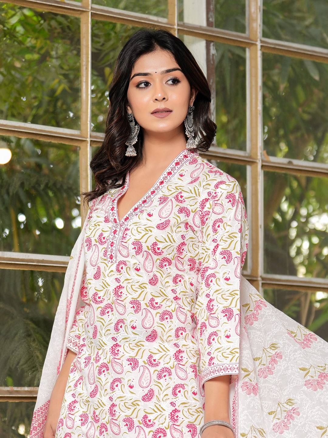 

DORIYA Women Floral Printed Regular Mirror Work Kurta with Trousers & With Dupatta, Pink