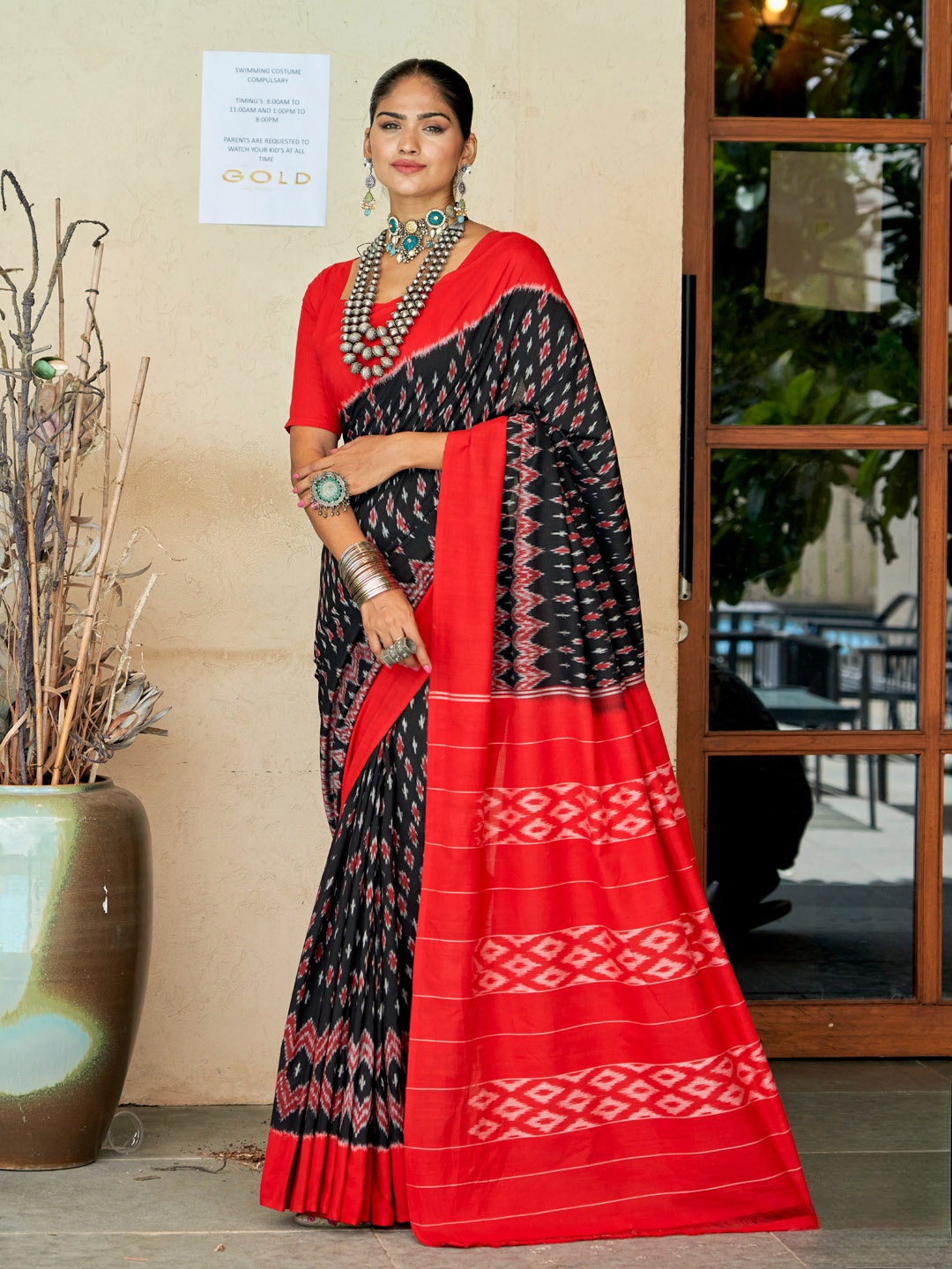 

CHUDIYA Pure Cotton Ikkat Print Saree, Black