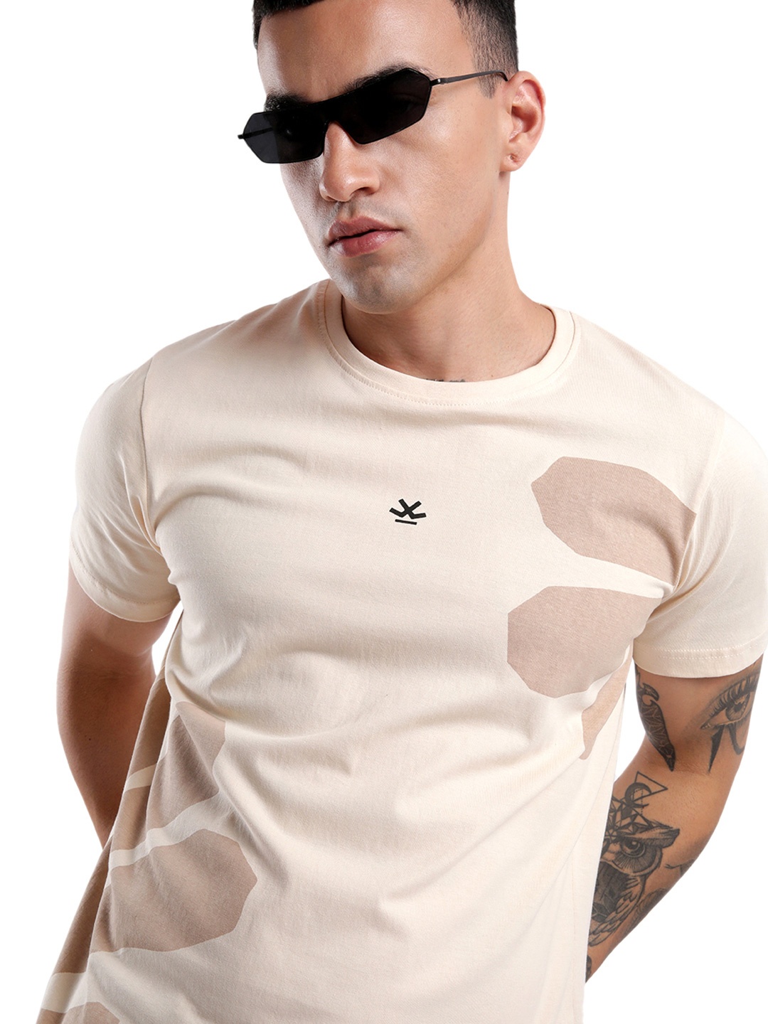 

WROGN Men Extended Sleeves Pockets Slim Fit T-shirt, Beige