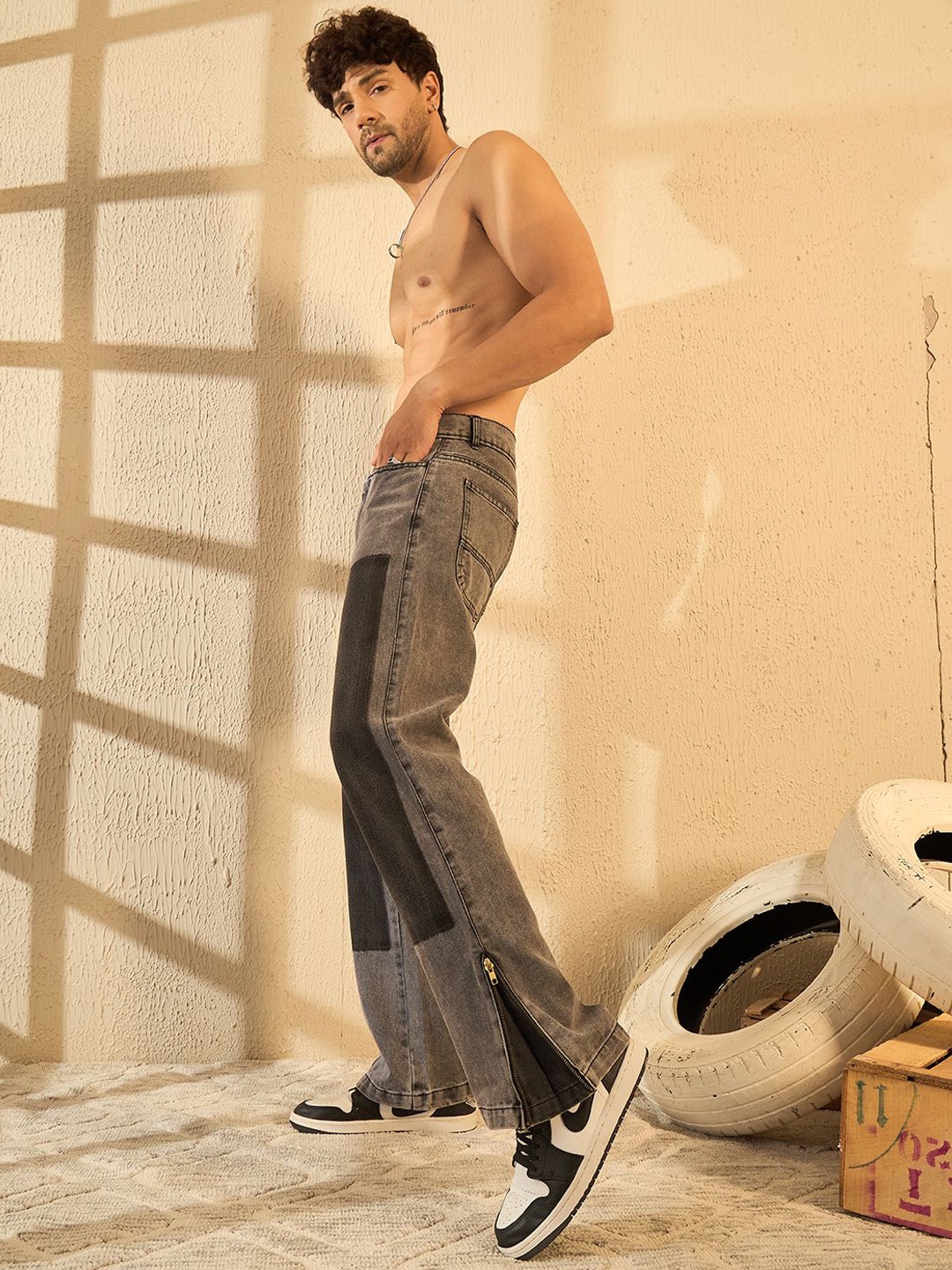 

FUGAZEE Men Flared Mid-Rise Jeans, Grey