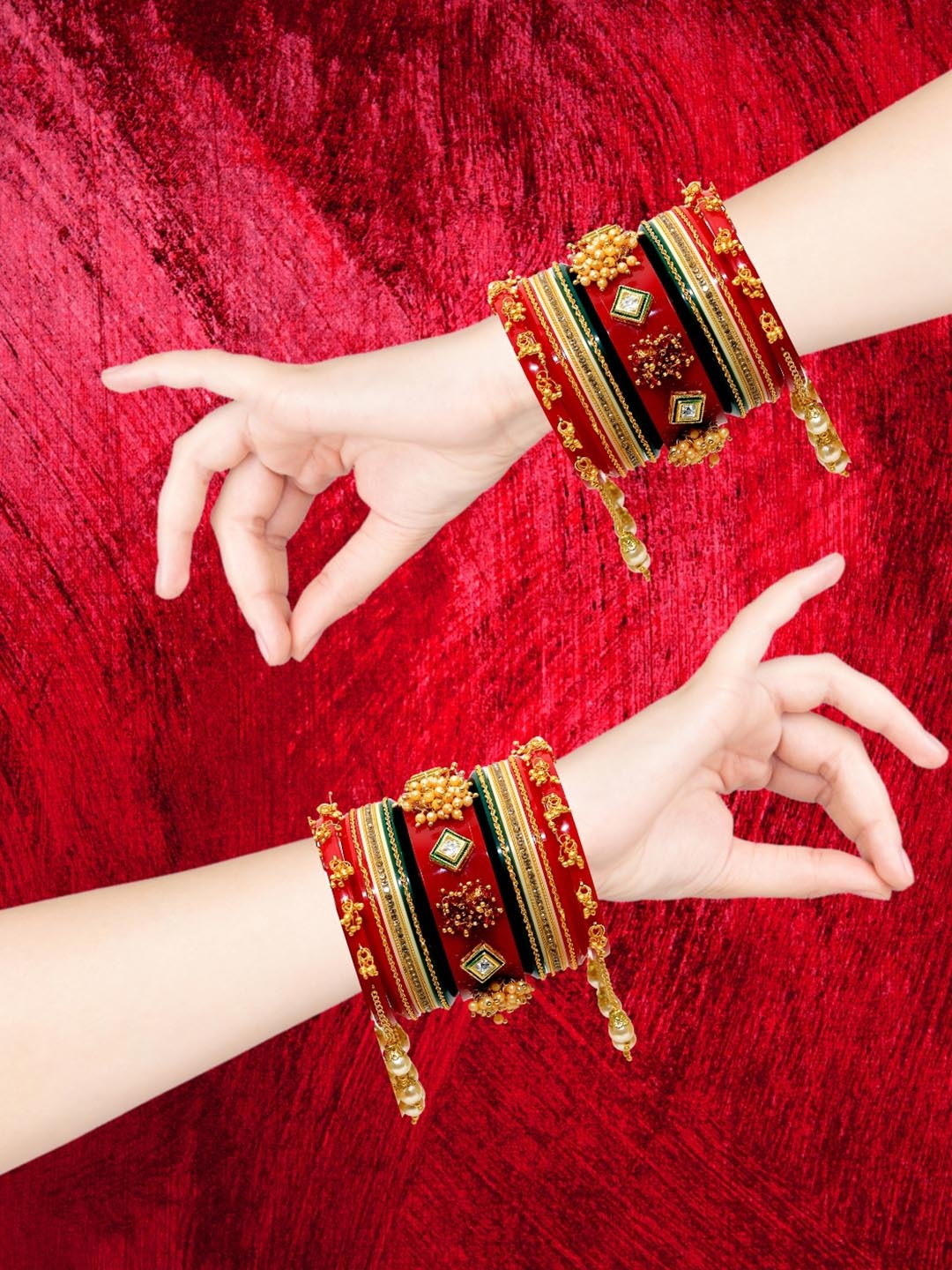 

Zindura Set Of 2 Gold-Plated AD-Studded Bangles