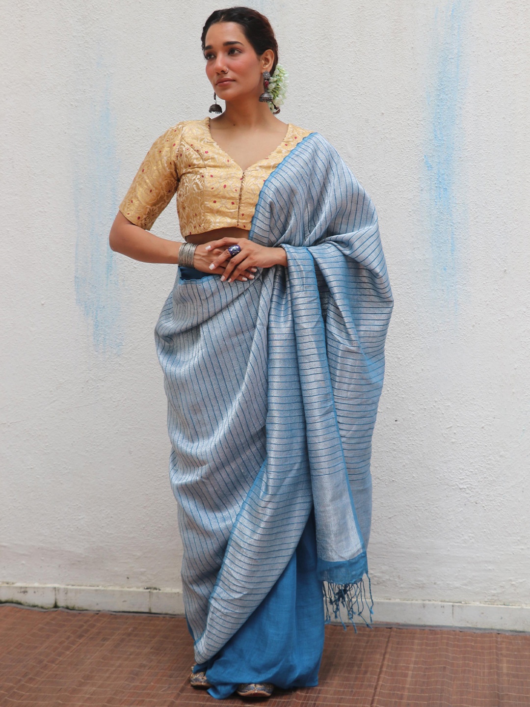 

Chidiyaa Striped Zari Linen Blend Saree, Blue