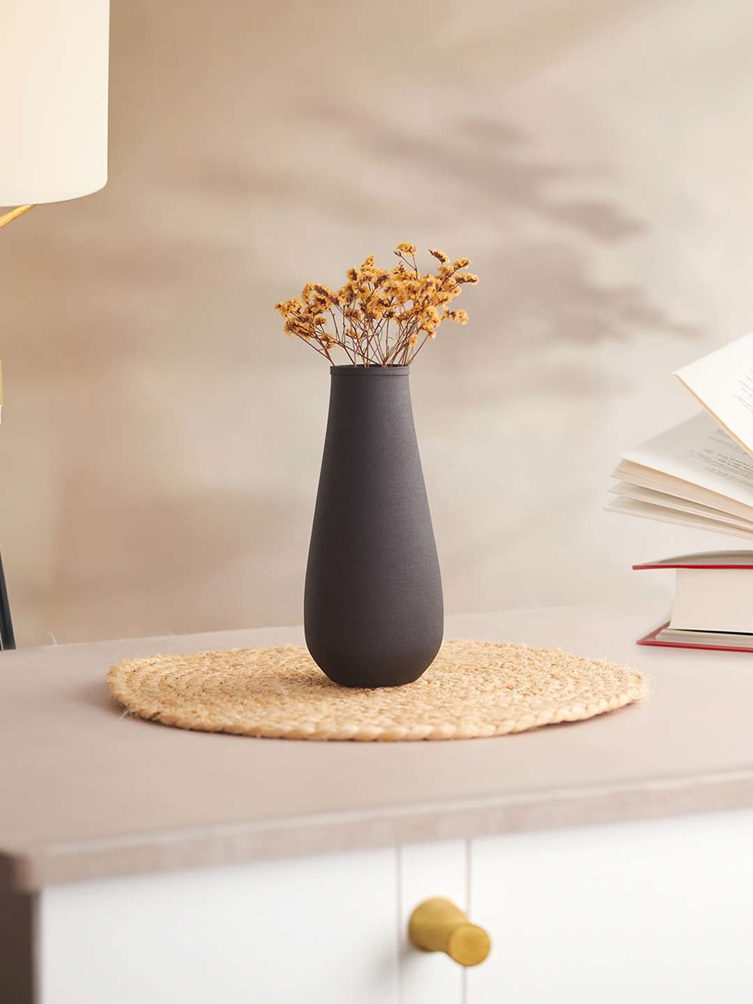 

Homspurts Black Metal Textured Flower Vase