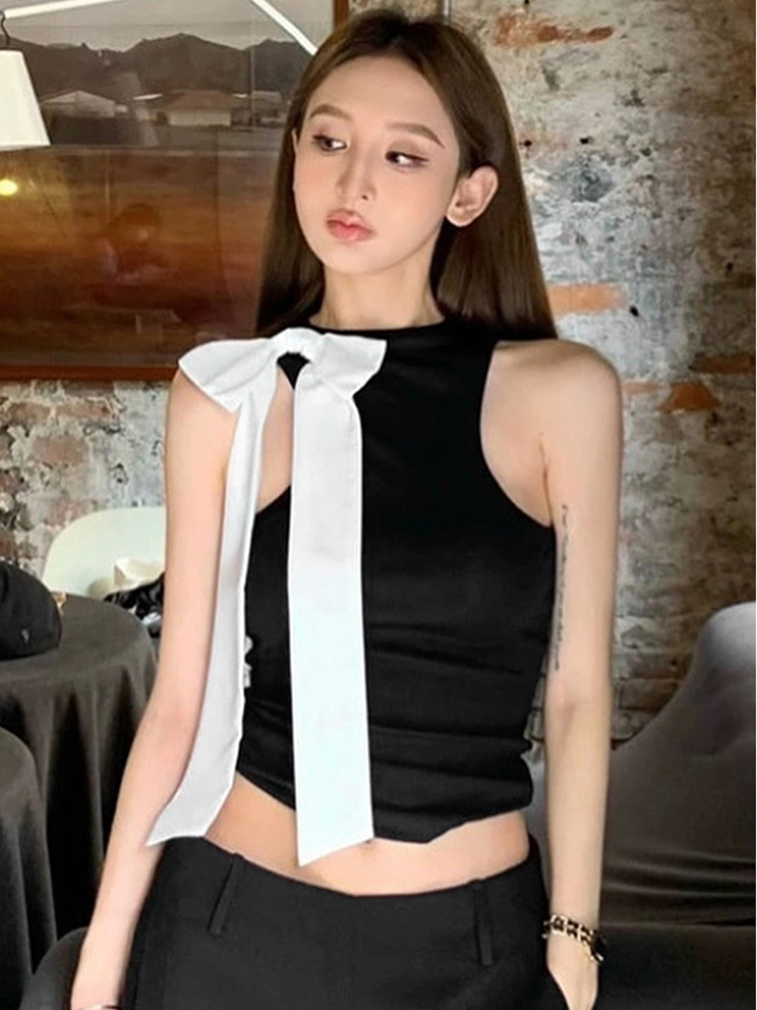 

LULU & SKY Top, Black