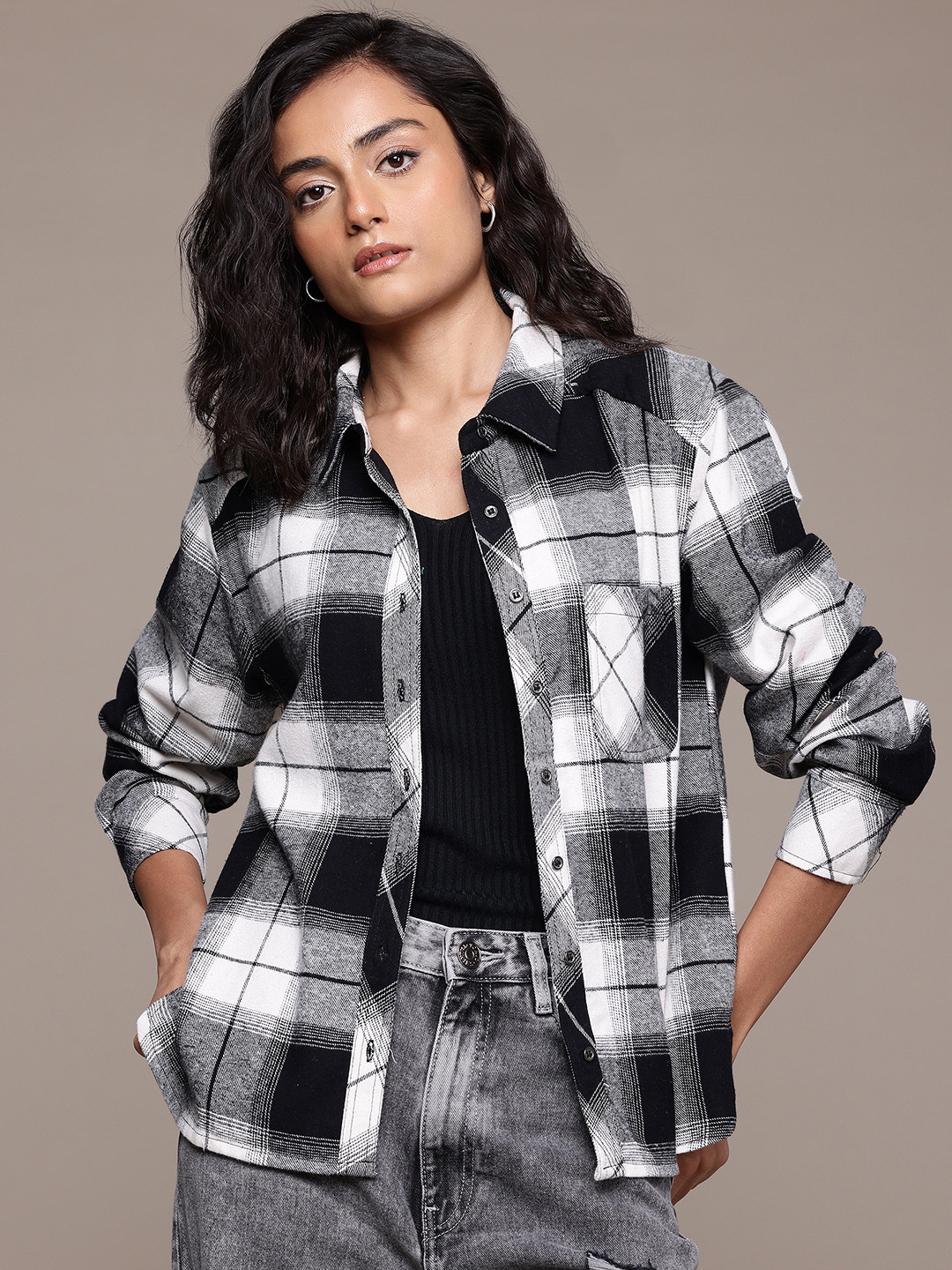 

The Roadster Lifestyle Co. Pure Cotton Checked Flannel High-Low Shirt, Black