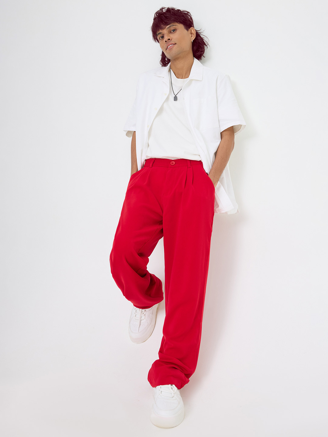 

FREAKINS Men Flared High-Rise Pleated Trousers & Garnier 6.26, Red