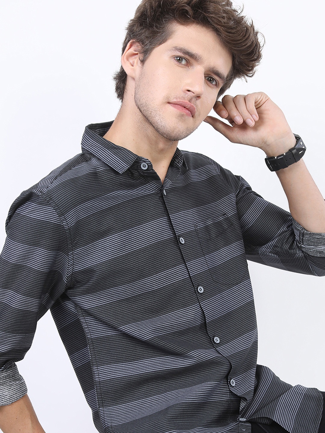 

HIGHLANDER Men Slim Fit Striped Shirt, Black