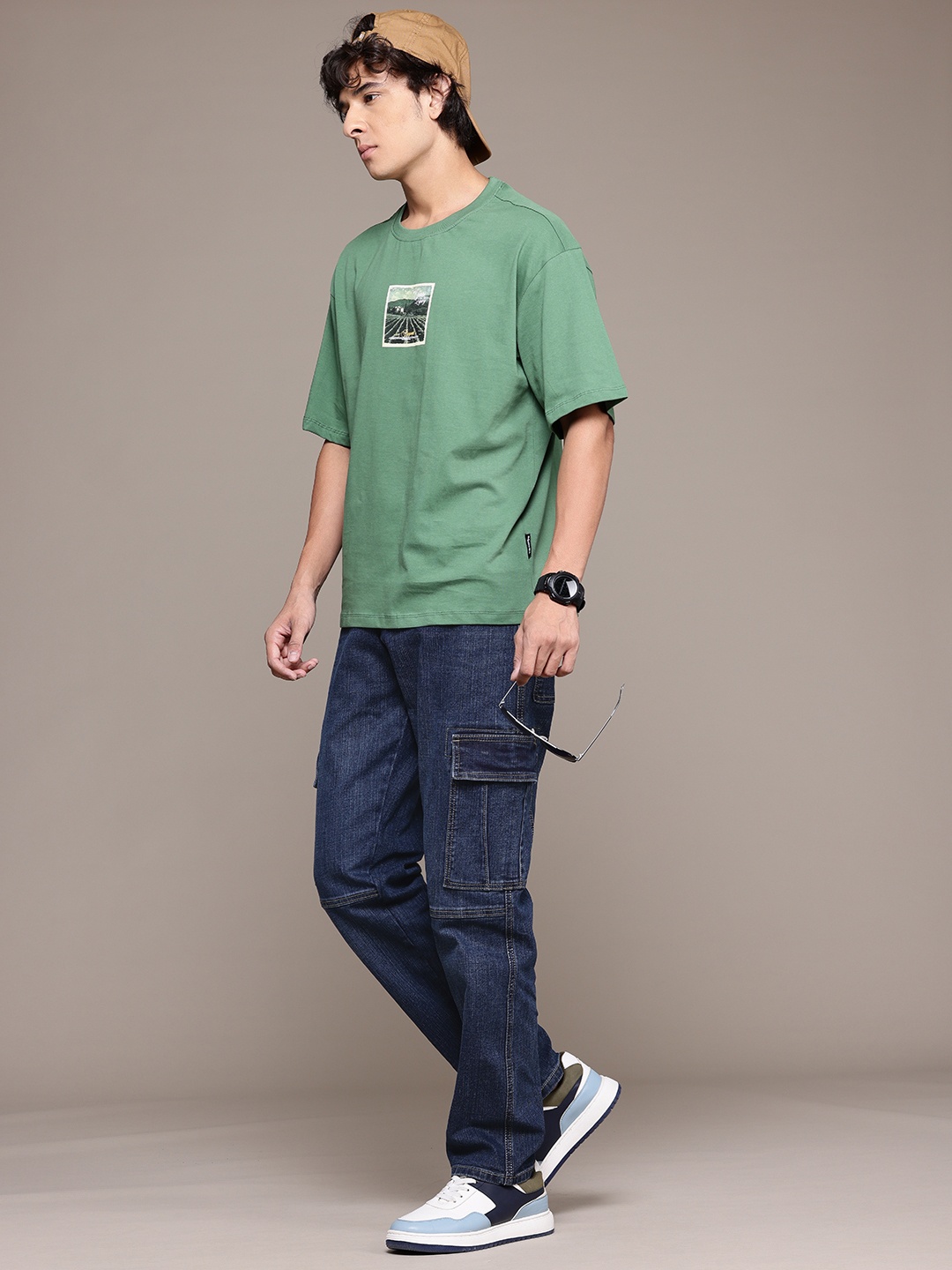 

Roadster Men Relaxed Fit Heavy Fade Stretchable Jeans, Blue
