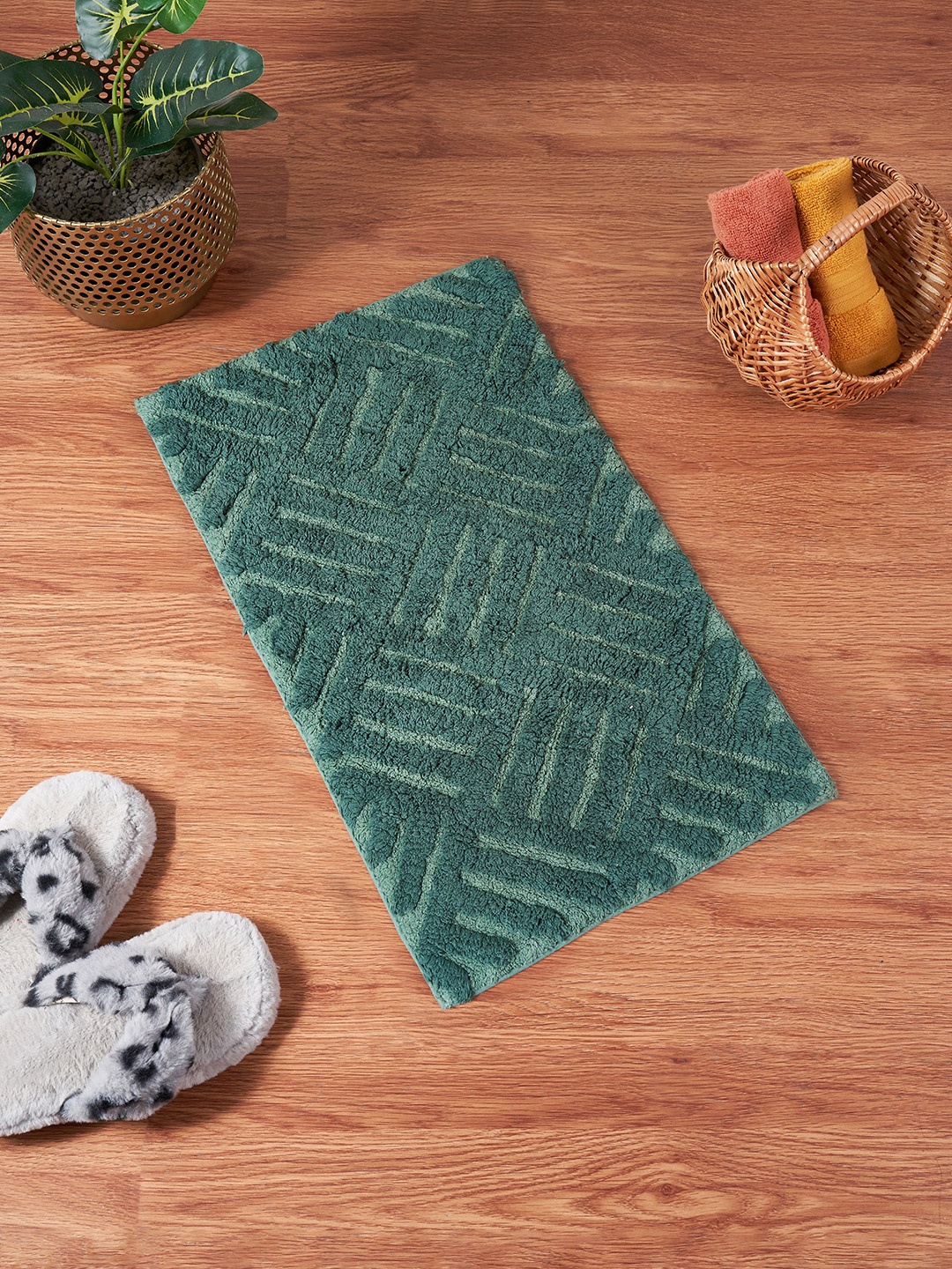 

Living scapes by Pantaloons Green Pure Cotton Textured 1800 GSM Bath Rug